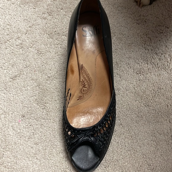 Women’s Söfft black leather high heel - Picture 3 of 6